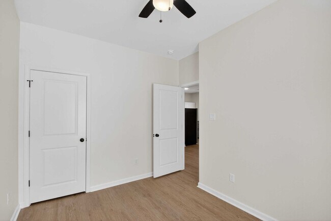 Building Photo - 2001-2003 Scotty Ct