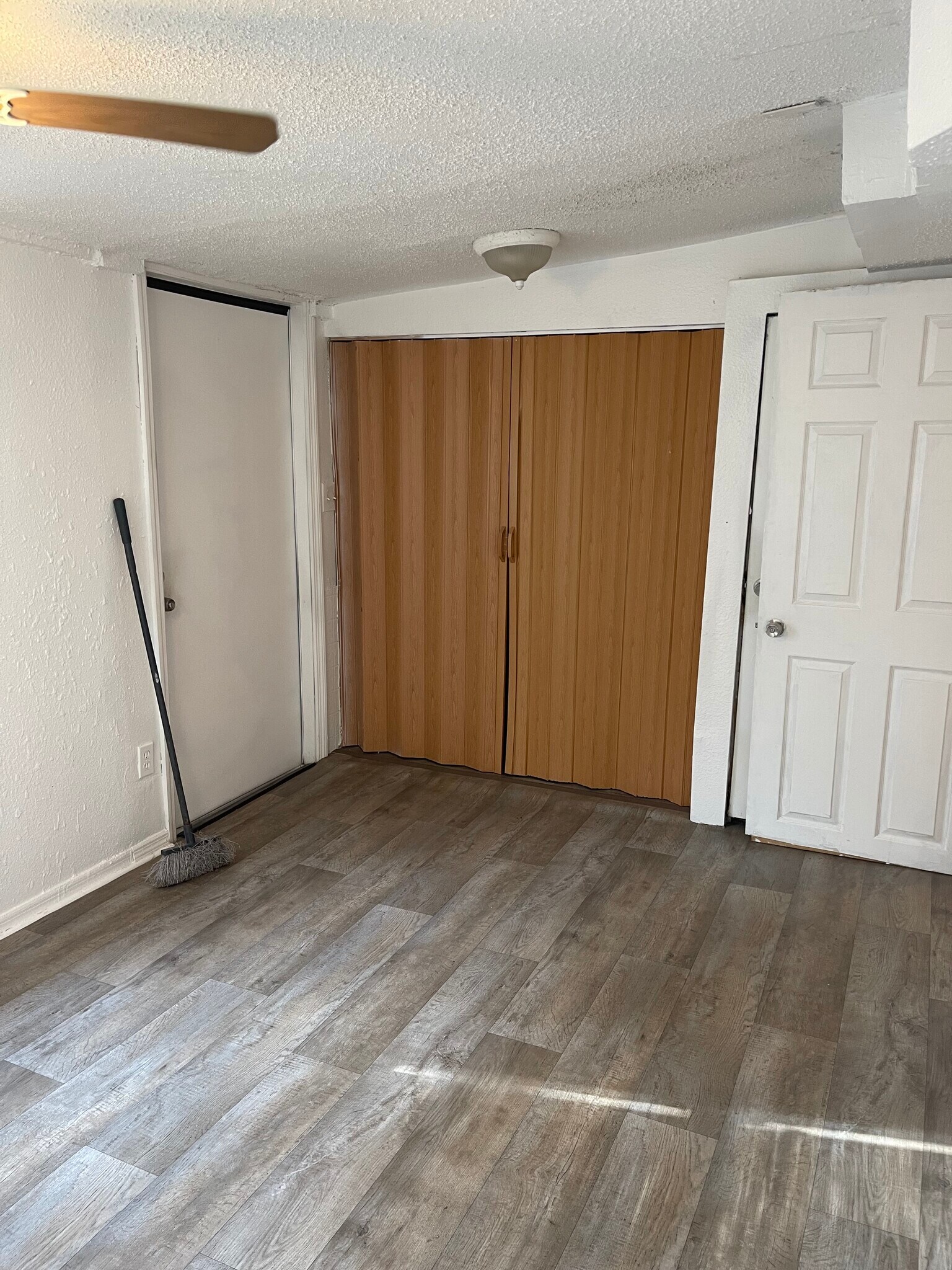 Building Photo - 8722 N Brooks St