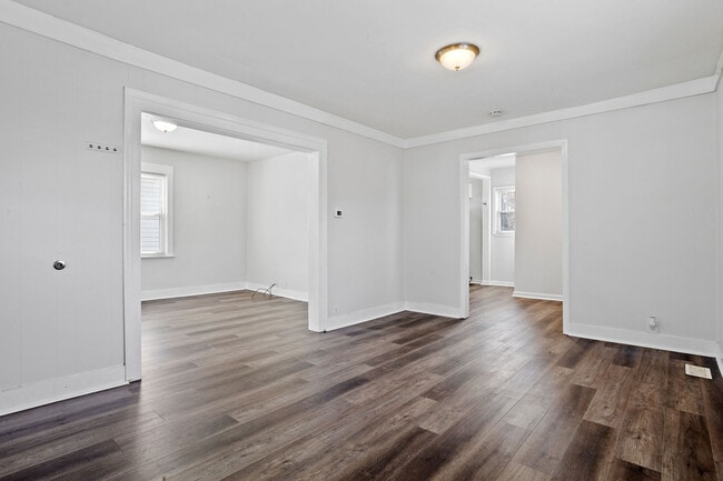 Building Photo - 332 W Olive St