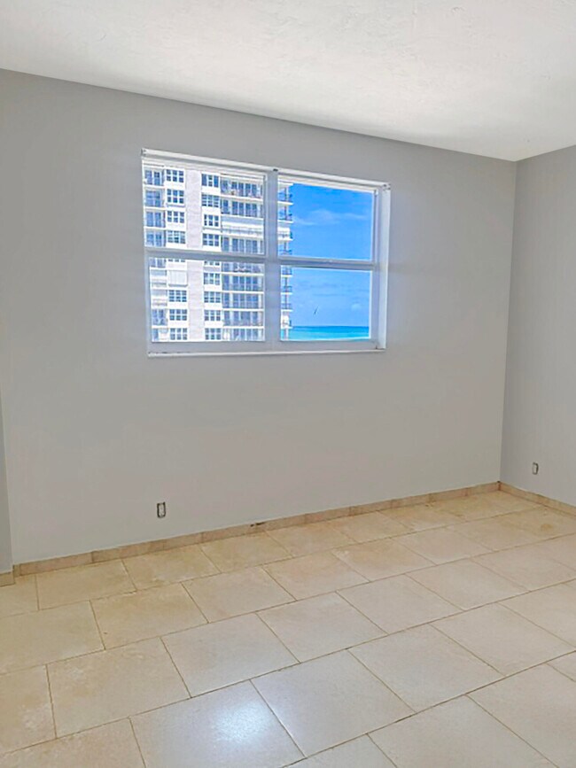 Building Photo - 4250 Galt Ocean Dr