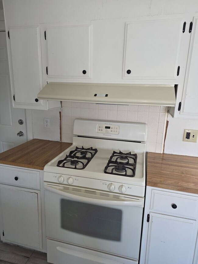 Building Photo - Newly Remodeled 2 bed/2 bath Manufactured Home with covered patio in BHC!