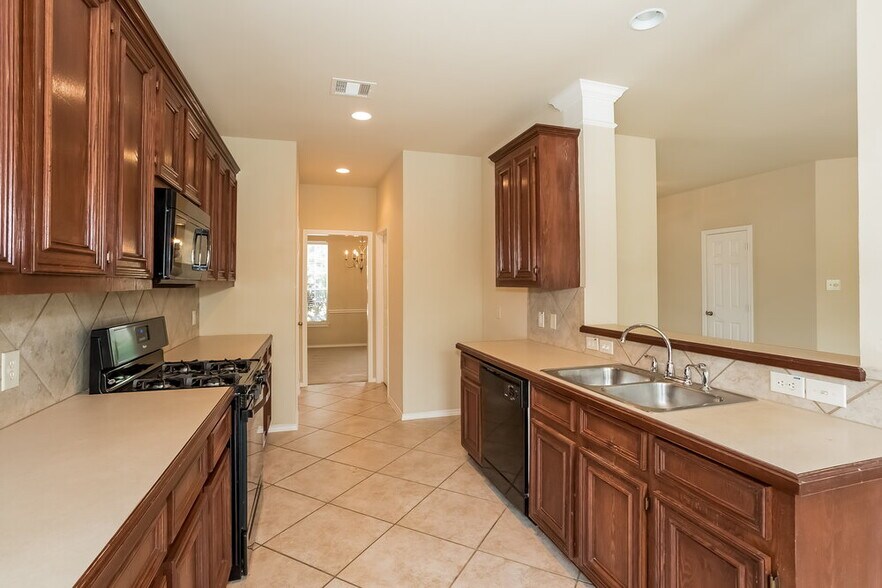 Building Photo - 9510 Wakefield Village Dr