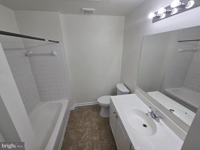 Building Photo - 14134 Darkwood Cir