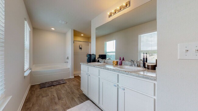 Building Photo - Hammock Bay! 4 bed 2.5 bath home located i...