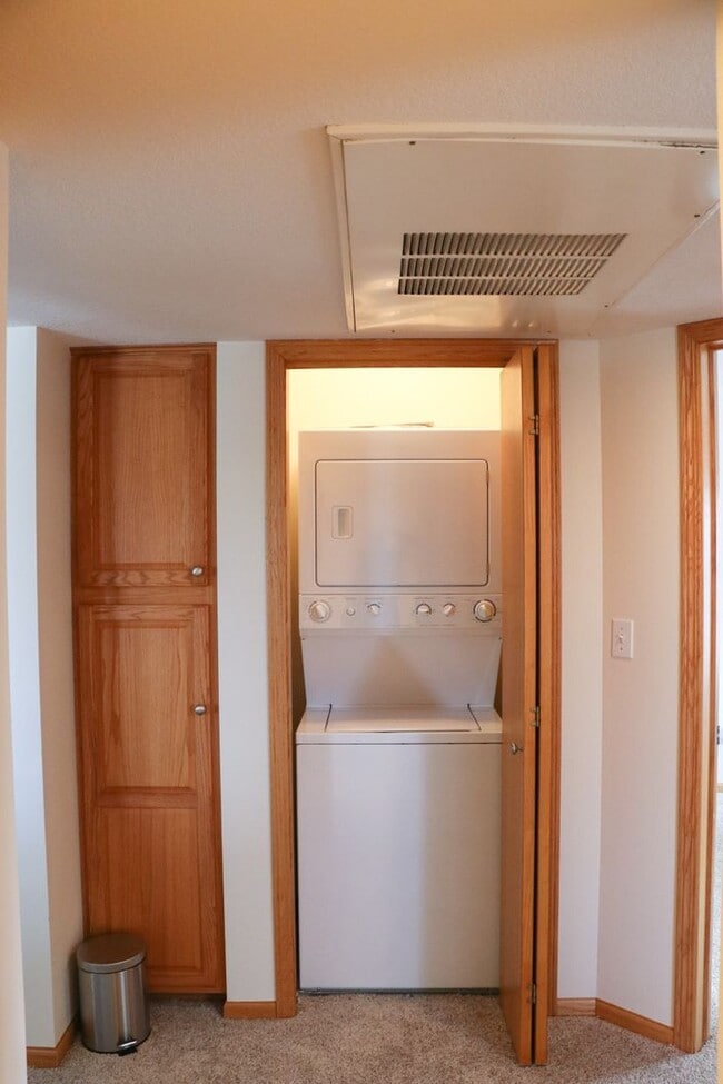 Building Photo - 2519 Bristol Dr