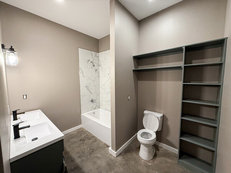 Building Photo - 1991 County Rd 2443