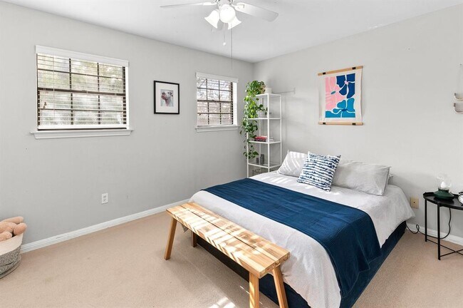 Building Photo - 11006 Yucca Dr