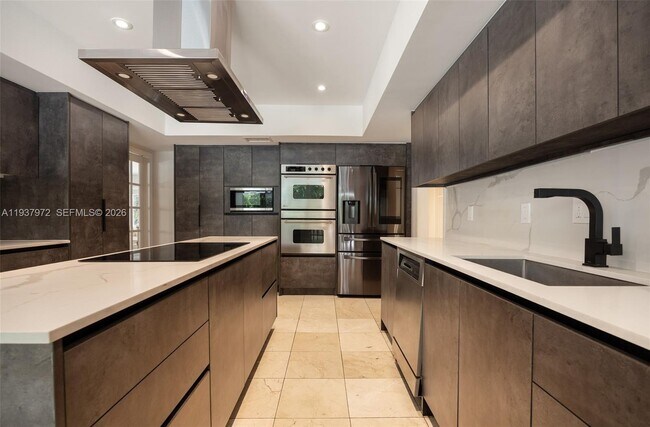 Building Photo - 7230 Vistalmar St