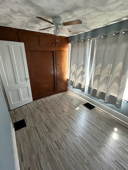 Building Photo - 49 Cayuga St