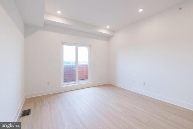 Building Photo - 4408 Lancaster Ave