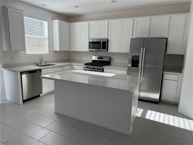 Building Photo - 10233 S Ullom Dr
