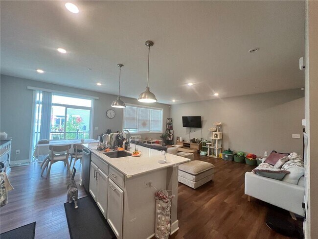Building Photo - 7262 Zircon Ct N
