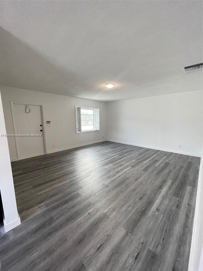 Building Photo - 1571 SE 23rd Ave