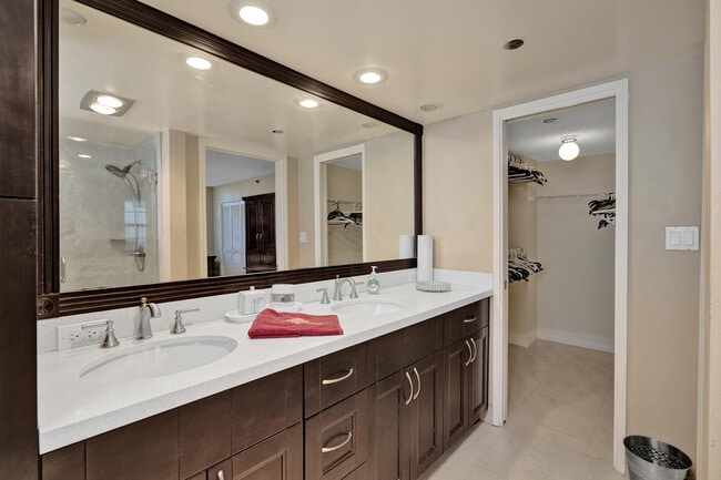 Building Photo - 3520 Oaks Way