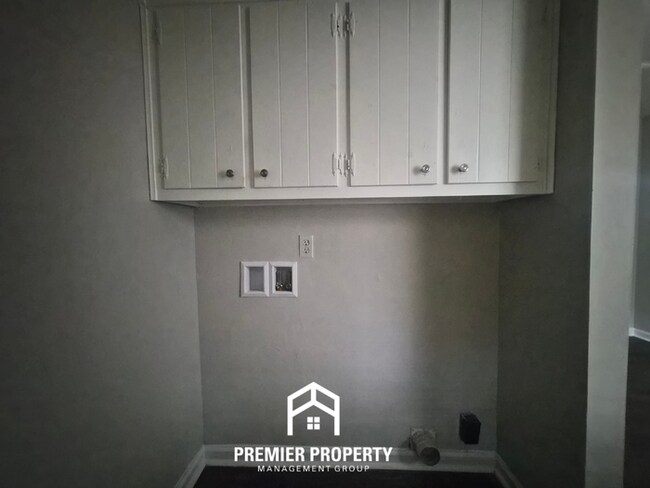 Building Photo - Charming 3BR/1.5BA in West Huntsville | Hardwood Floors Throughout & Fenced Yard