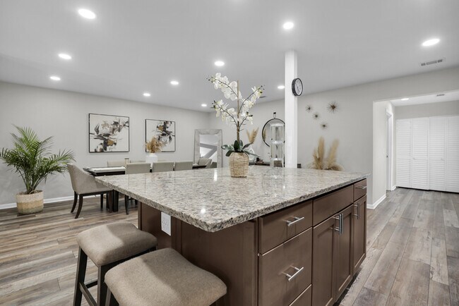 Building Photo - 136 Meadowside Ln