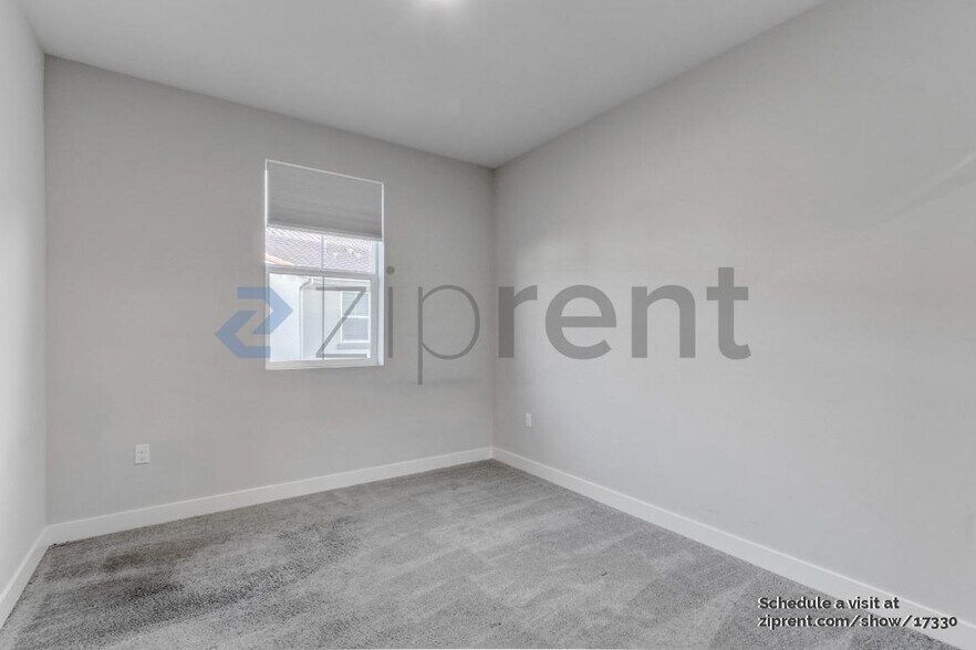 Building Photo - Unit 105
