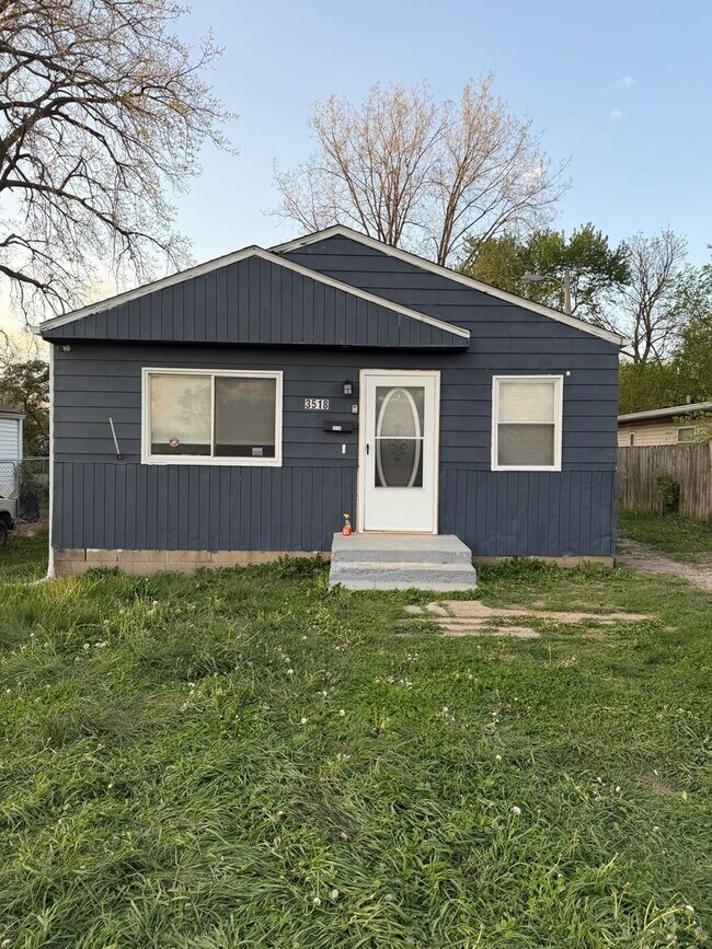 Building Photo - Discover this newly remodeled 3-bedroom, 1-bath home in Indianapolis’s Old Southside.