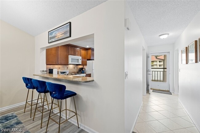 Building Photo - 6900 Dennis Cir
