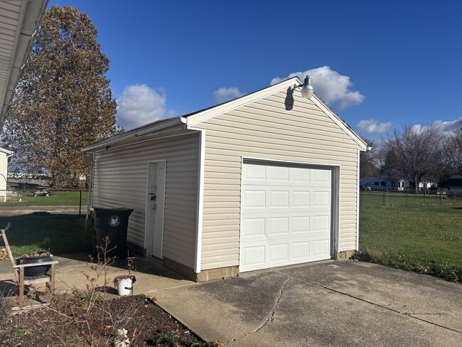 Building Photo - 3308 Harmont Ave NE