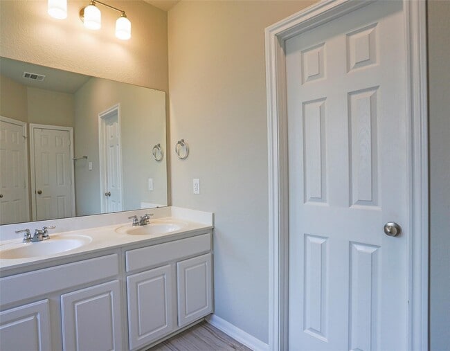 Building Photo - 26046 Quiet Field Ct