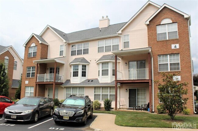 Building Photo - 405 Plymouth Rd