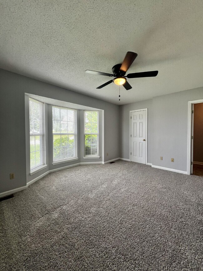 Building Photo - 678 Artic Ave