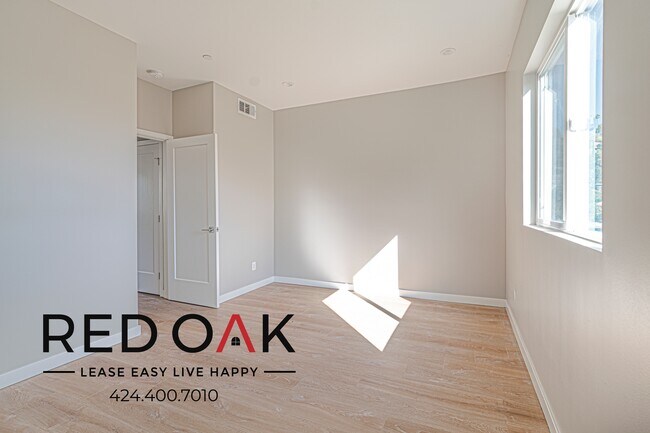 Building Photo - 4506 Esmeralda St