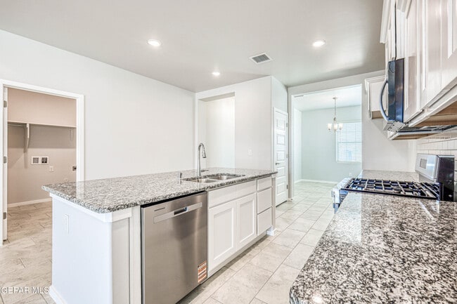 Building Photo - 916 Pettus Pl