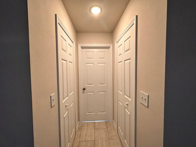 Building Photo - 129 NE 6th Ave