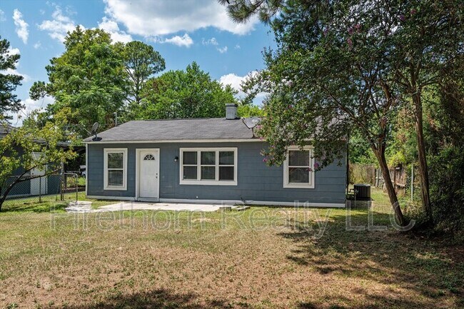 Building Photo - 2528 Luz Dr