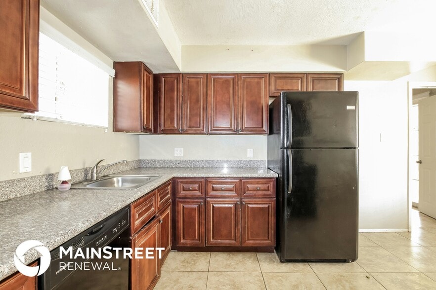 Building Photo - 5353 N 61st Ave