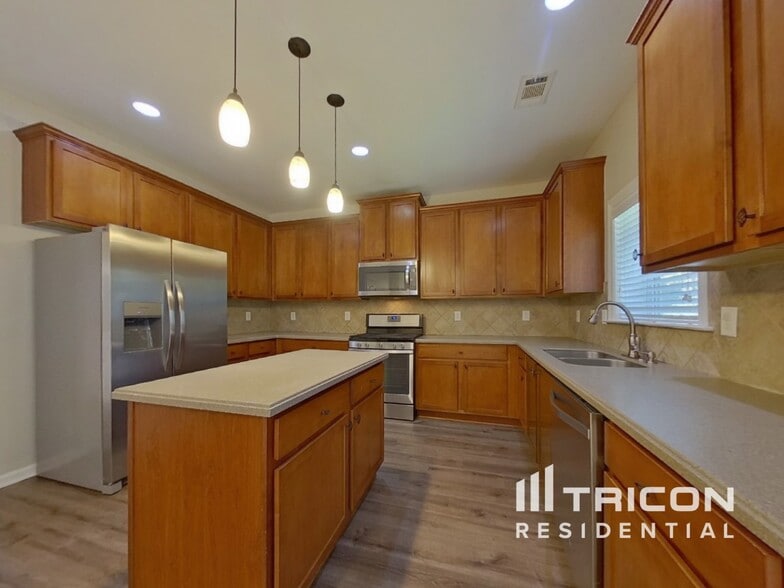 Building Photo - 188 Longwood Crossing