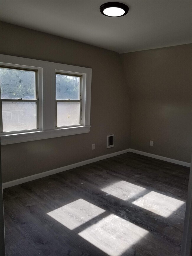 Building Photo - 40 Olive St