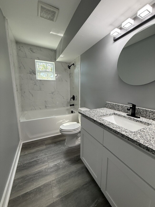 Building Photo - 1/2 off one month!!!  Call for details, Section 8 accepted. 2-Bedroom Apartment in Huntsville - P...