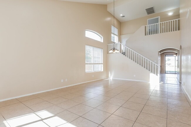 Building Photo - 1450 E Mia Ln