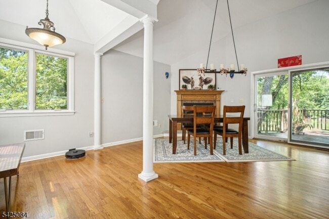 Building Photo - 195 Chaucer Dr