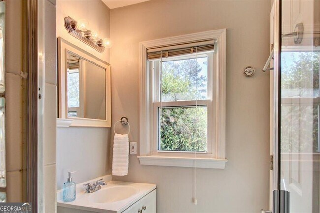 Building Photo - 3664 High Green Dr