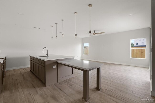 Building Photo - 2507 E Solar Dr