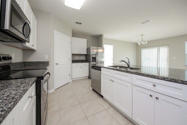 Building Photo - 1883 Green Dragon Dr