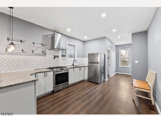 Building Photo - 487 S 17th St