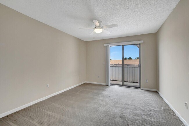 Building Photo - 6732 Canary Palm Cir