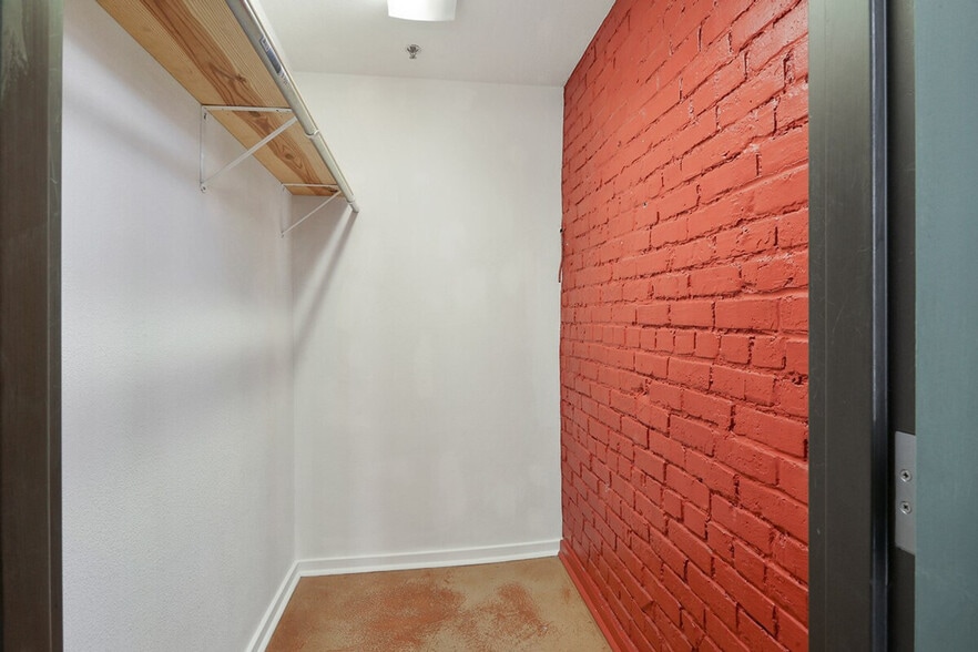 Building Photo - 1041 Constance St