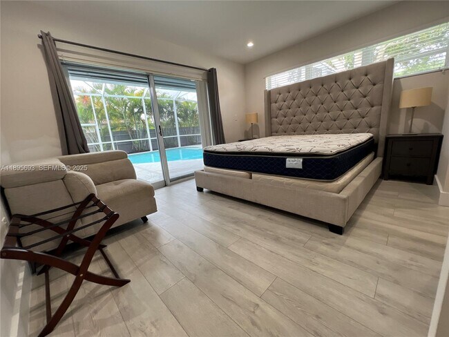 Building Photo - 1405 N 46th Ave