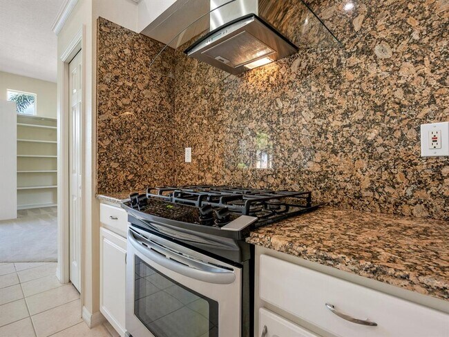 Building Photo - 6754 W Country Club Ln