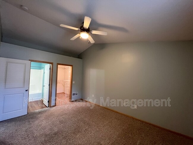 Building Photo - 5558 Kenton Ln