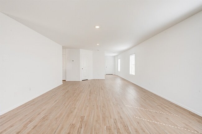 Building Photo - 17827 Pemswood Dr