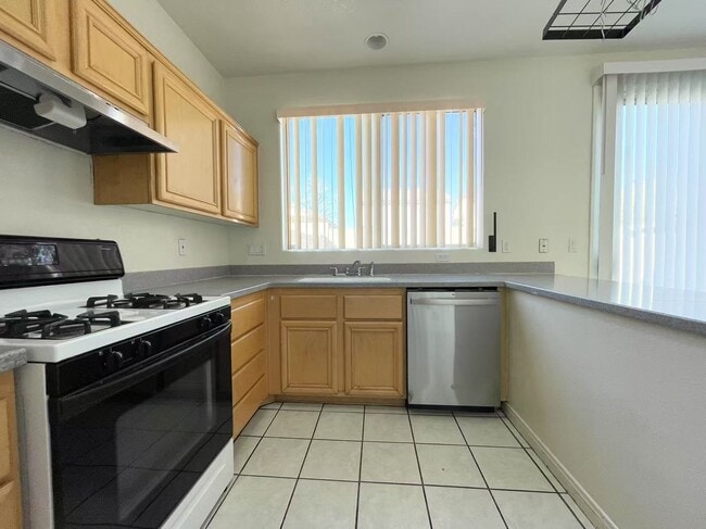 Building Photo - Comfortable  two story single house