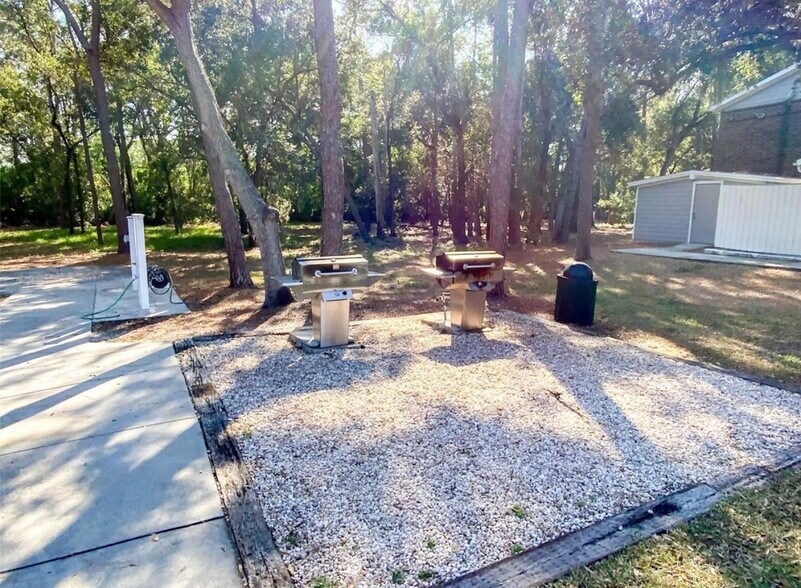 Building Photo - 1400 Gandy Blvd N