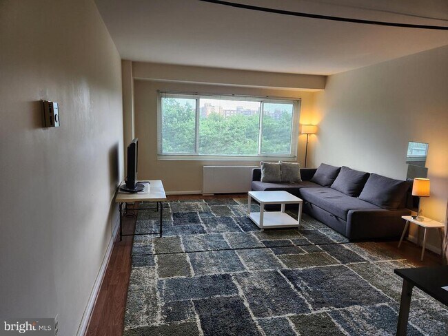 Primary Photo - 4201 Cathedral Ave NW